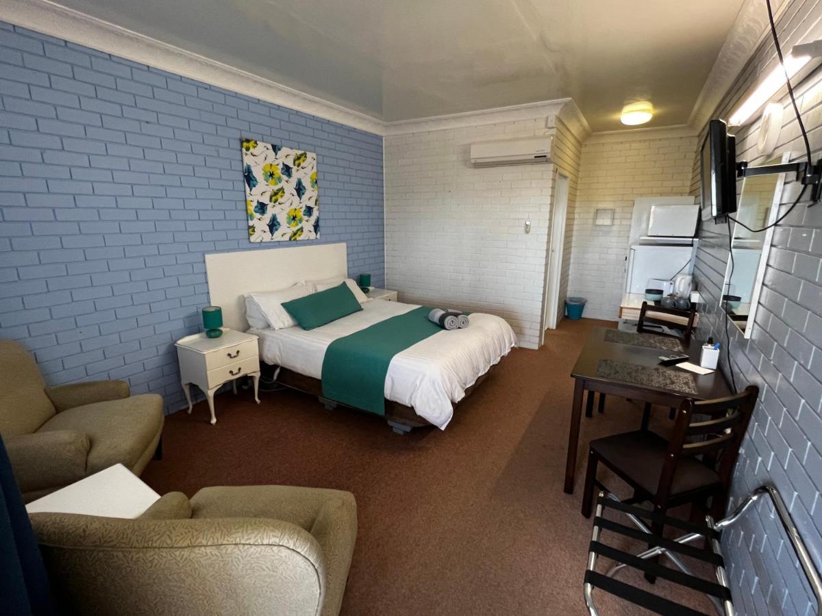 Jillaroo Motor Inn Глен-Иннес Экстерьер фото