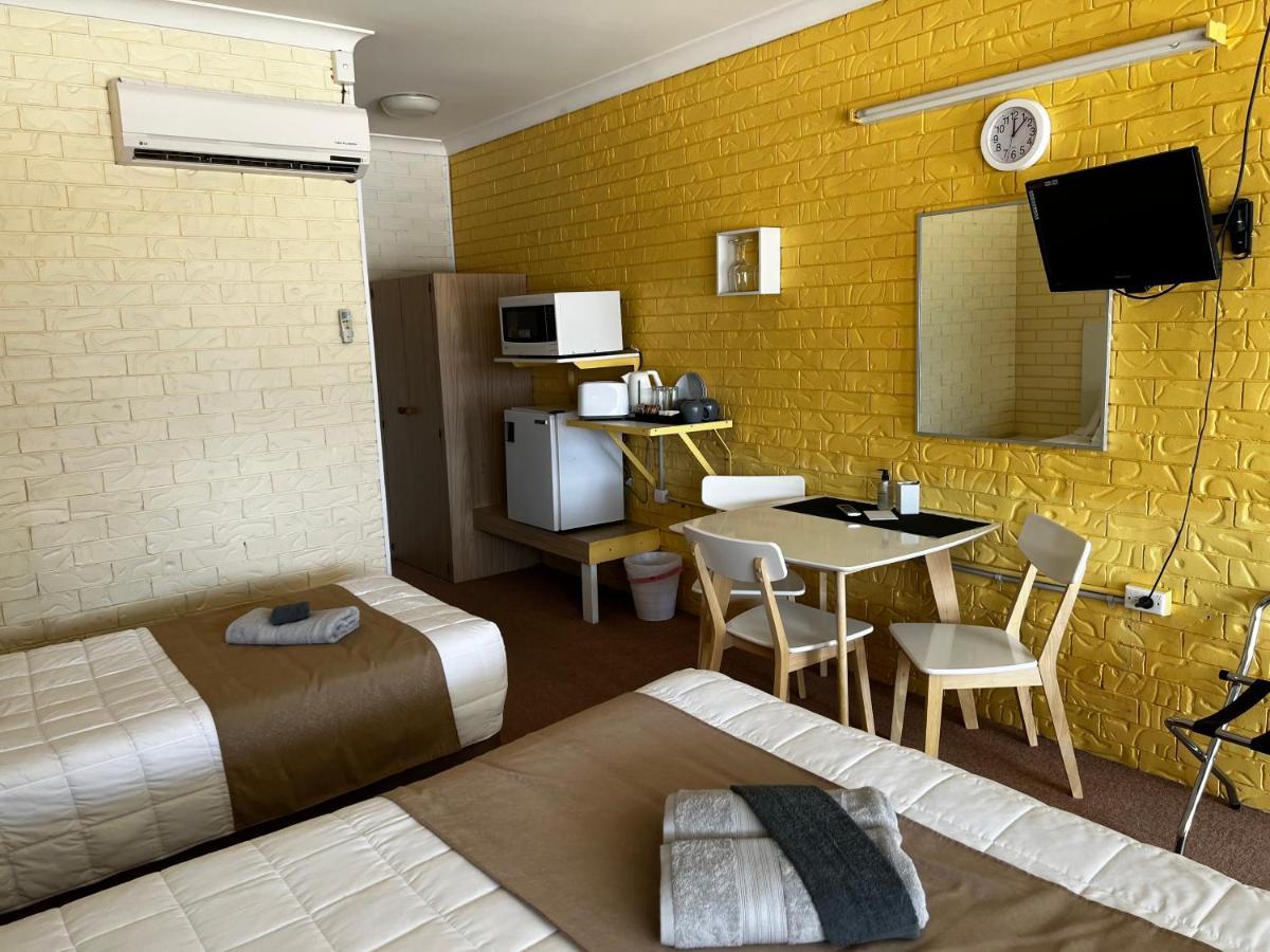 Jillaroo Motor Inn Глен-Иннес Экстерьер фото