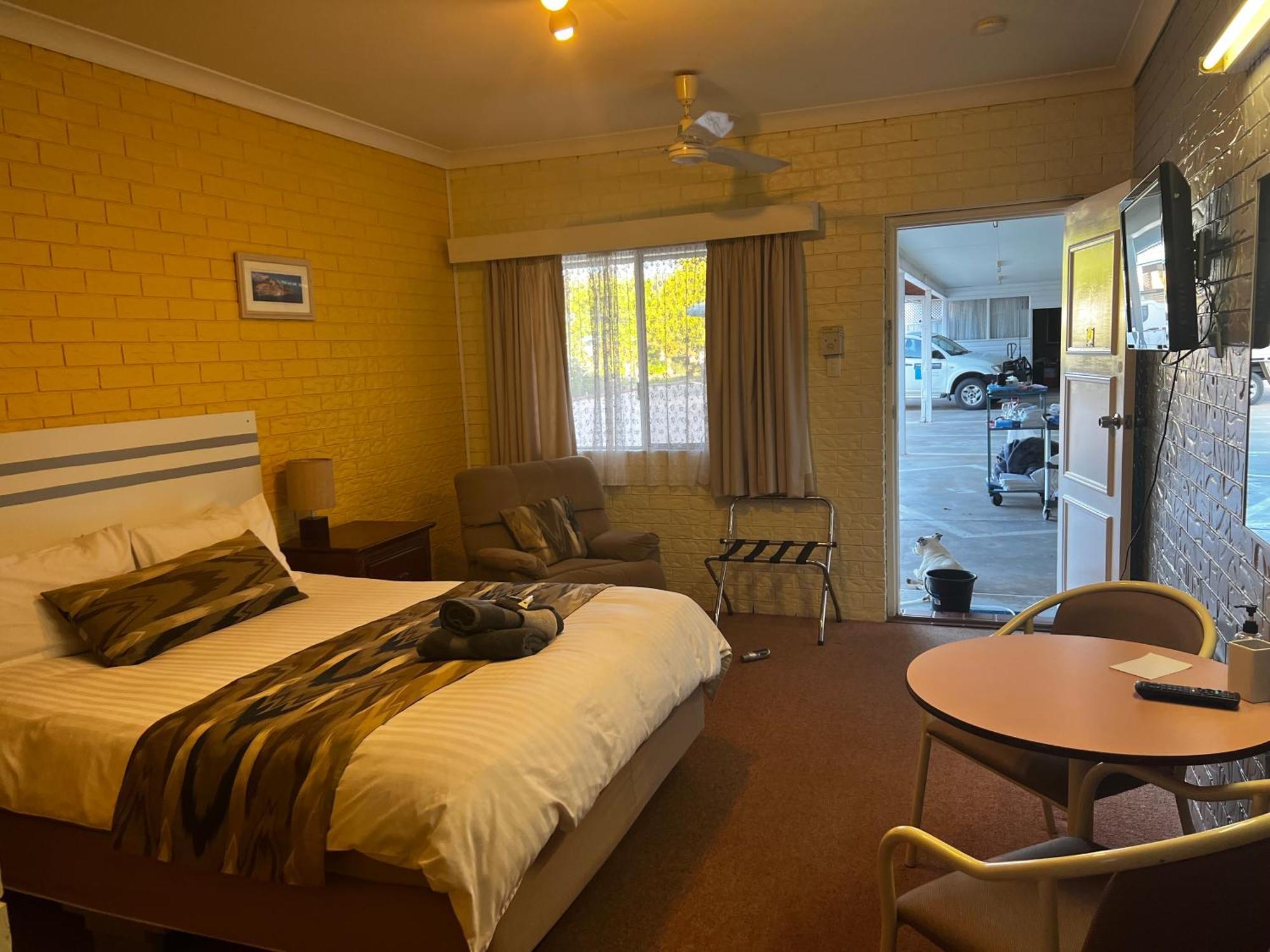 Jillaroo Motor Inn Глен-Иннес Экстерьер фото